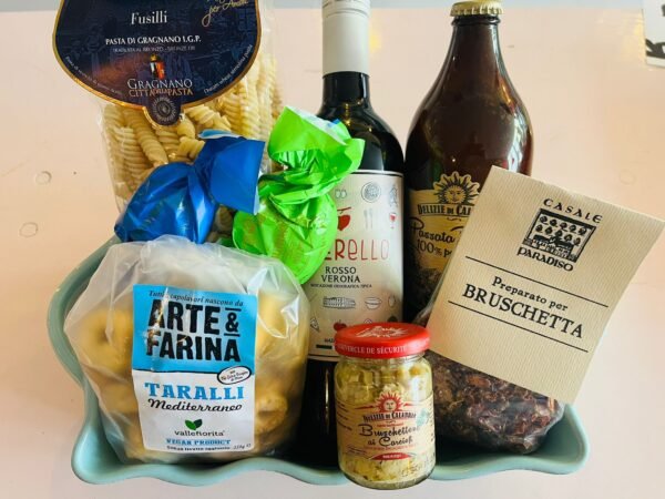 Italiaans Cadeaupakket gevuld met Italiaanse delicatessen.